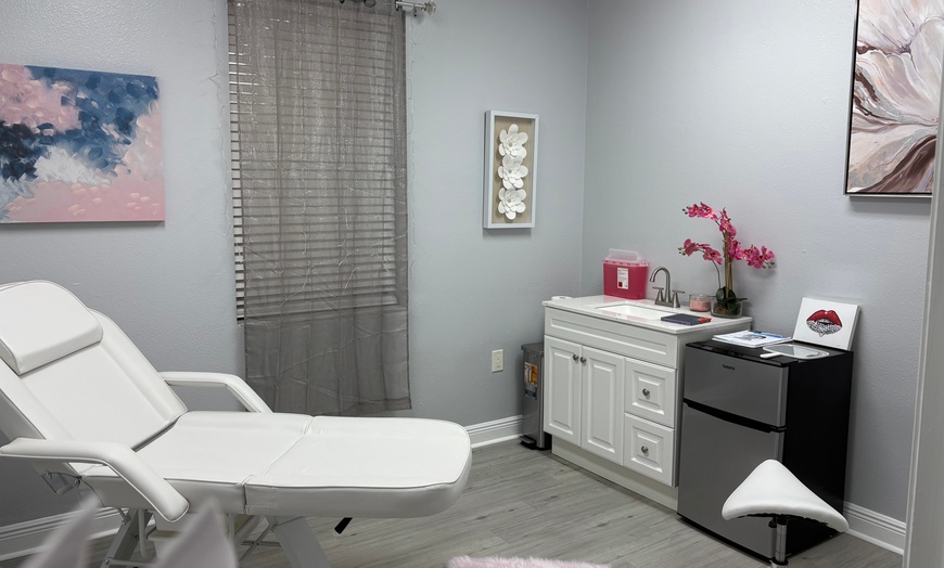 Image 1: 20 or 40 Units of Xeomin, One Syringe of Revanesse Lips and More