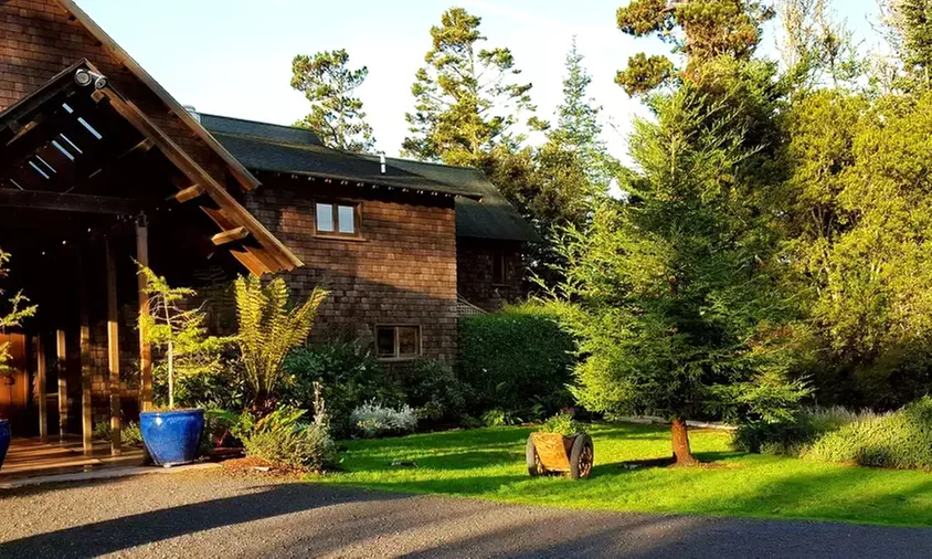 Relax in spa-inspired luxury on the Mendocino Coast