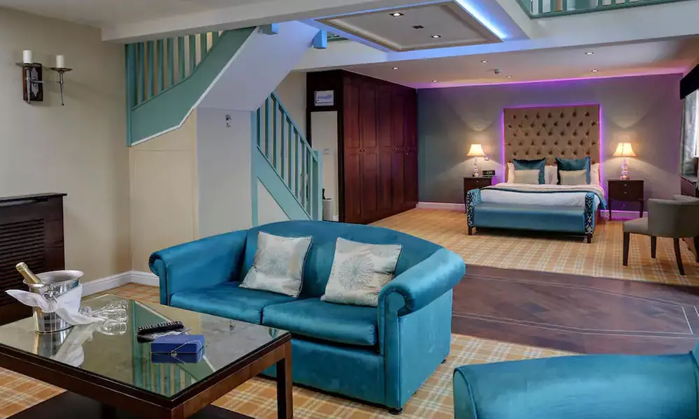 West Yorkshire Escape: Luxurious Stay for 2 with Breakfast & Dinner