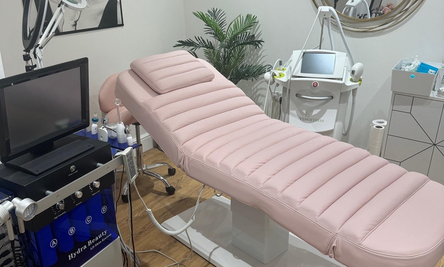 Image 2: Get Eyebrow shape w/ Optional Tint or Eyelash Lift w/ Optional Tint 