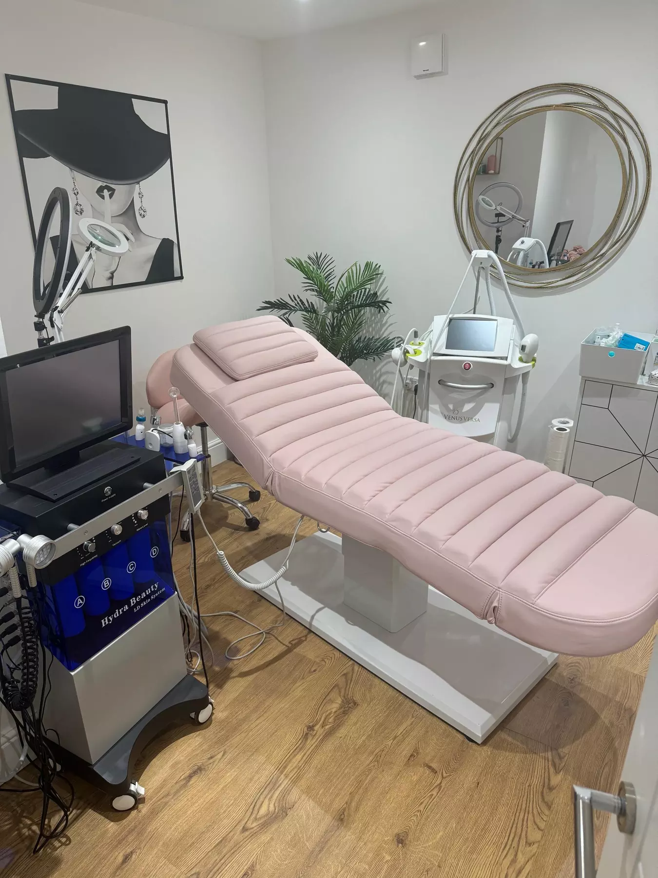 Get Eyebrow shape w/ Optional Tint or Eyelash Lift w/ Optional Tint