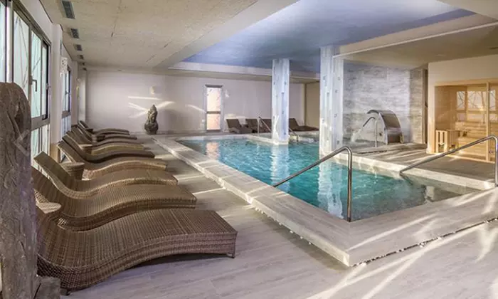 Circuito de spa con masaje relax o terapéutico y opción a Cava