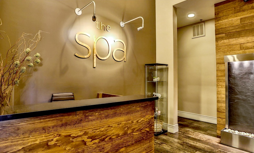 Image 10: Resort-Style Comfort Just Blocks from the Las Vegas Strip