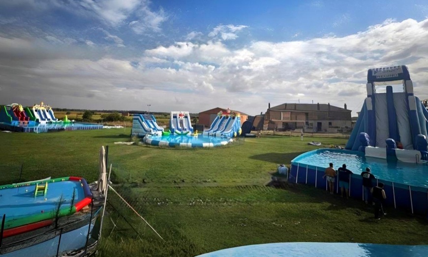 Image 14: Entrada a parque acuático para 2, 4 u 8 niños/adultos y opción a menú