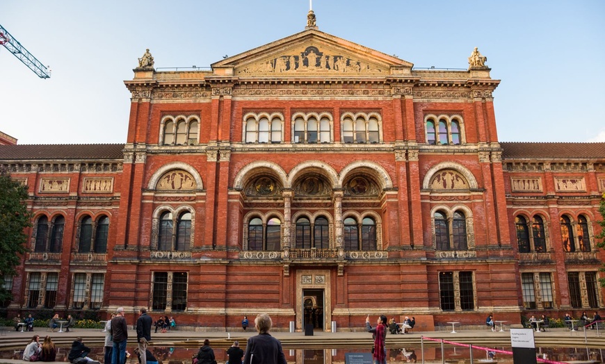 Image 2: Explore London's Iconic Gems with a Self-Guided Audio Tour