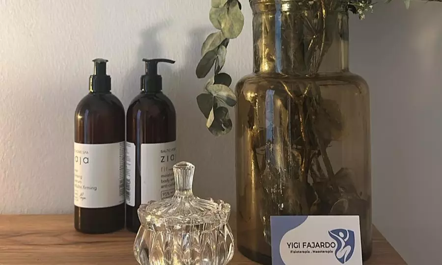 Masaje con piedras calientes 1 h o con Kobido 1.30 h para 1 persona