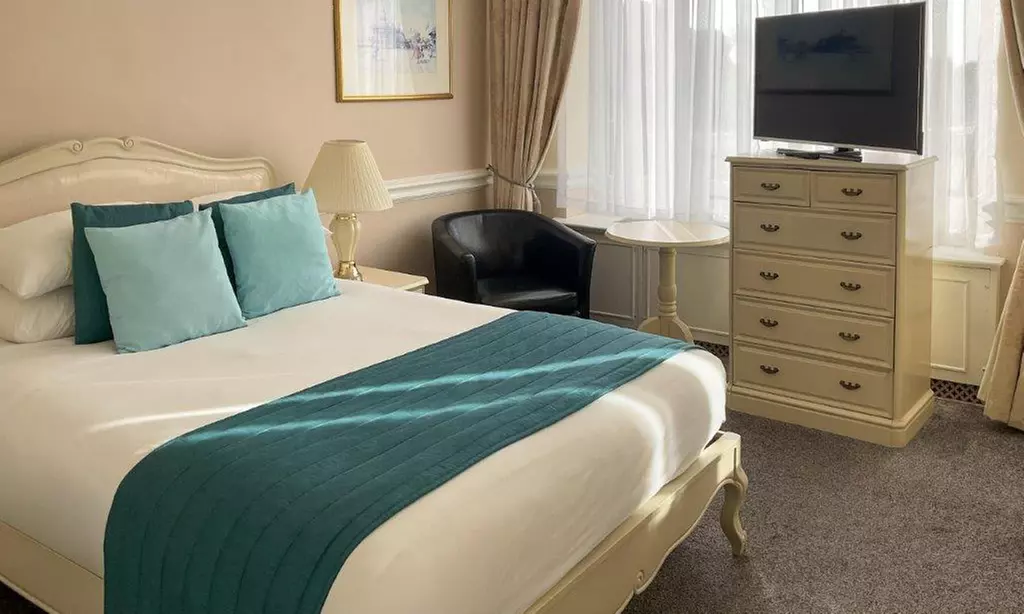 Bournemouth: Standard Double with Breakfast