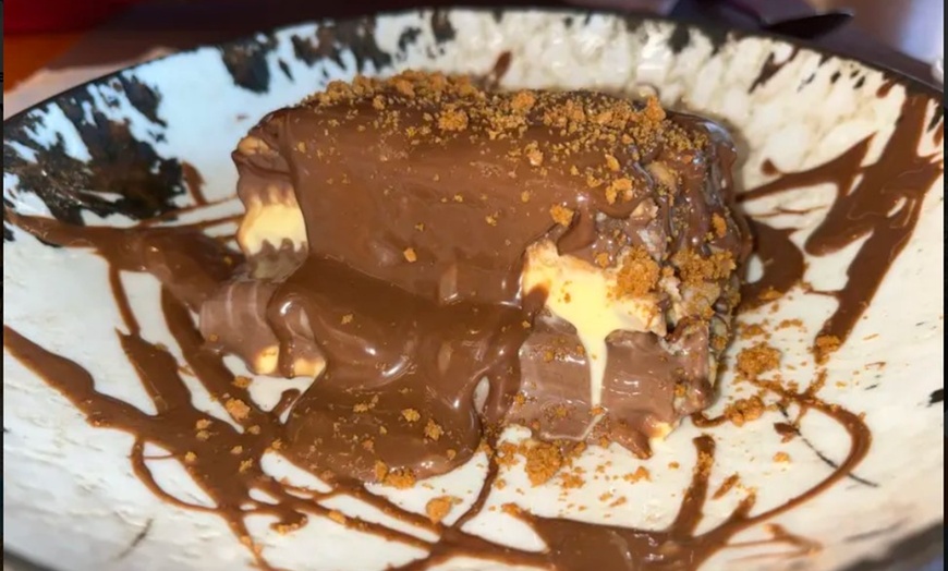 Image 12: Menú para 2 o 4 con entrantes, principales, postres y bebidas 