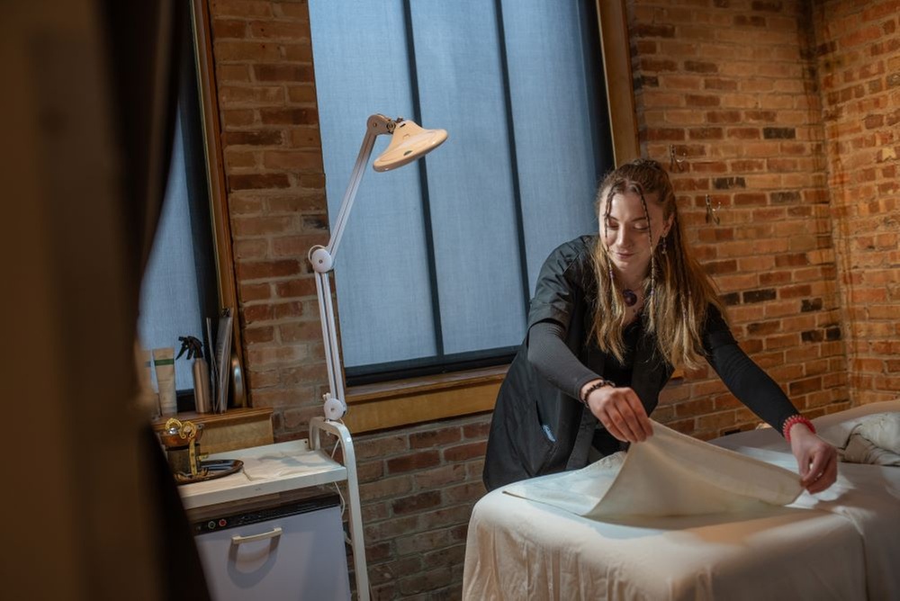 Revitalize Your Glow: 60 or 90-minute Facial with Brow Wax