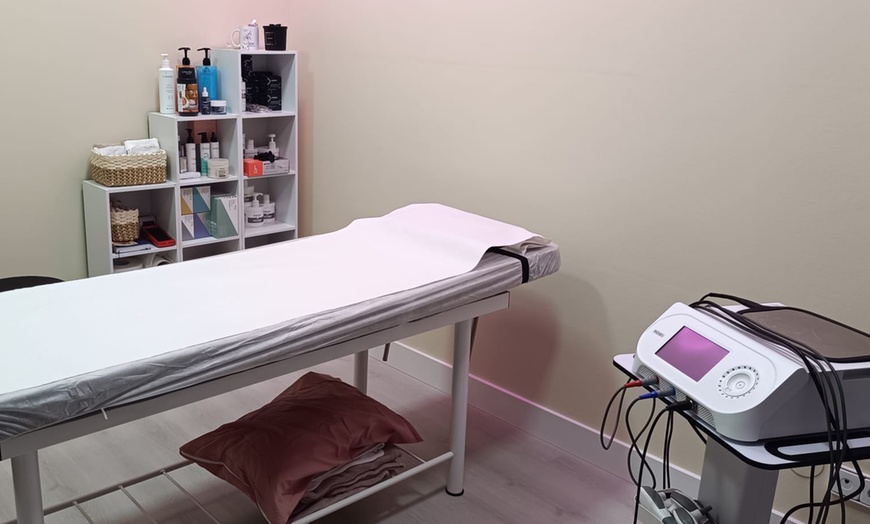 Image 1: 1, 2 o 4 sesiones de tratamiento capilar con radiofrecuencia Indiba 