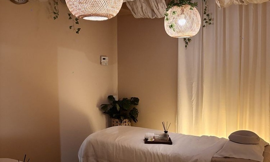 Image 4: Up to 57% Off on Hot Stone Massage at Gplus Lash Beauty Spa