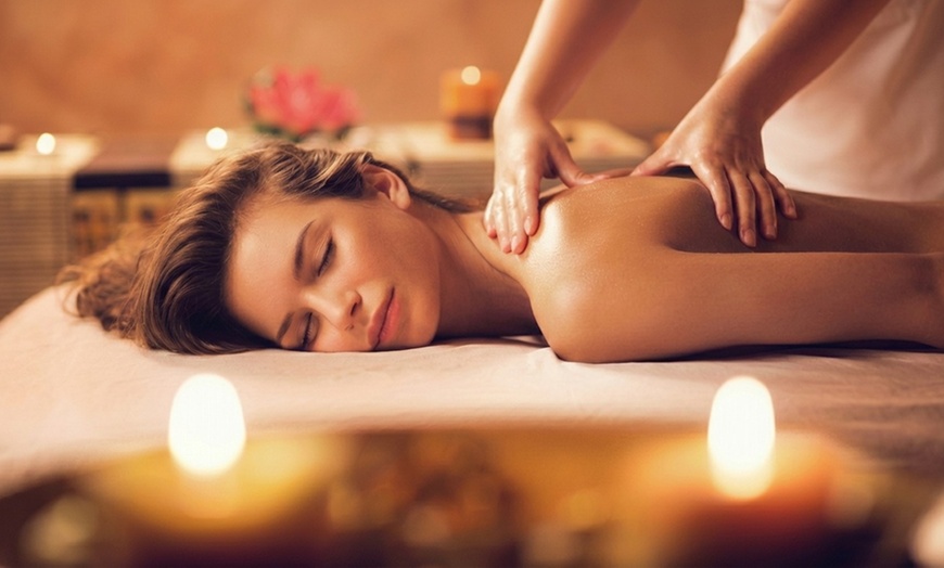 Image 2: Couples Massage/Foot Massage/Detox Reflexology Pampering Package for 2