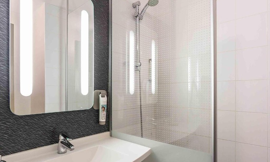 Image 8: Thonon-les-Bains : chambre double avec petit-déjeuner en option