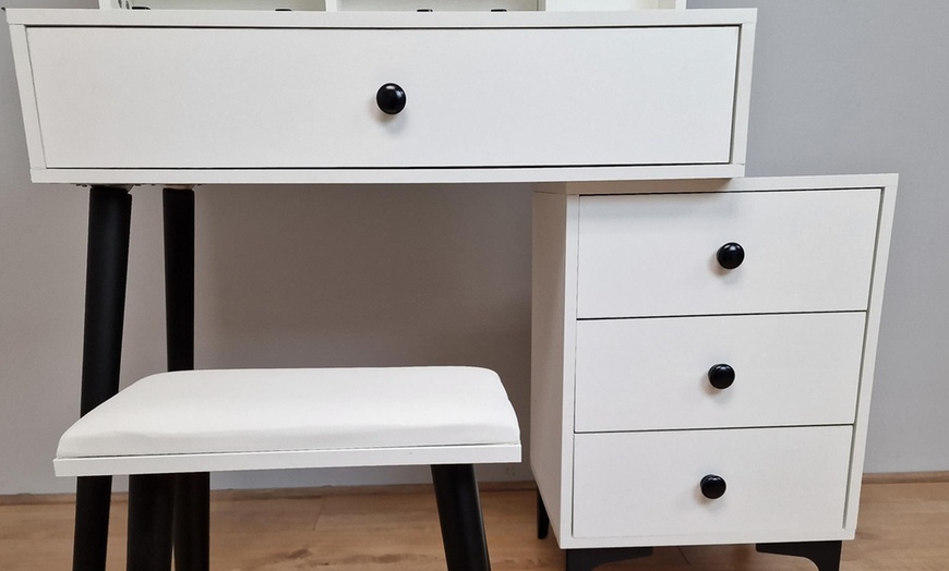 Image 3: Kosy Koala Vanity Set with LED Mirror