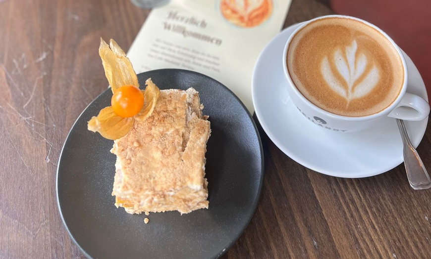Image 3: Kuchen nach Wahl & kleiner Cappuccino für 1, 2 oder 4 Personen