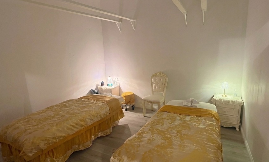 Image 3: Custom-Tailored Massages with Hot Stones & Premium Oil for Deep Relief