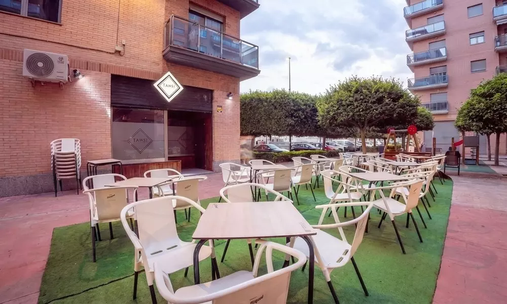 Menú de hamburguesa con patatas, postre y bebida para 2 o 4 personas