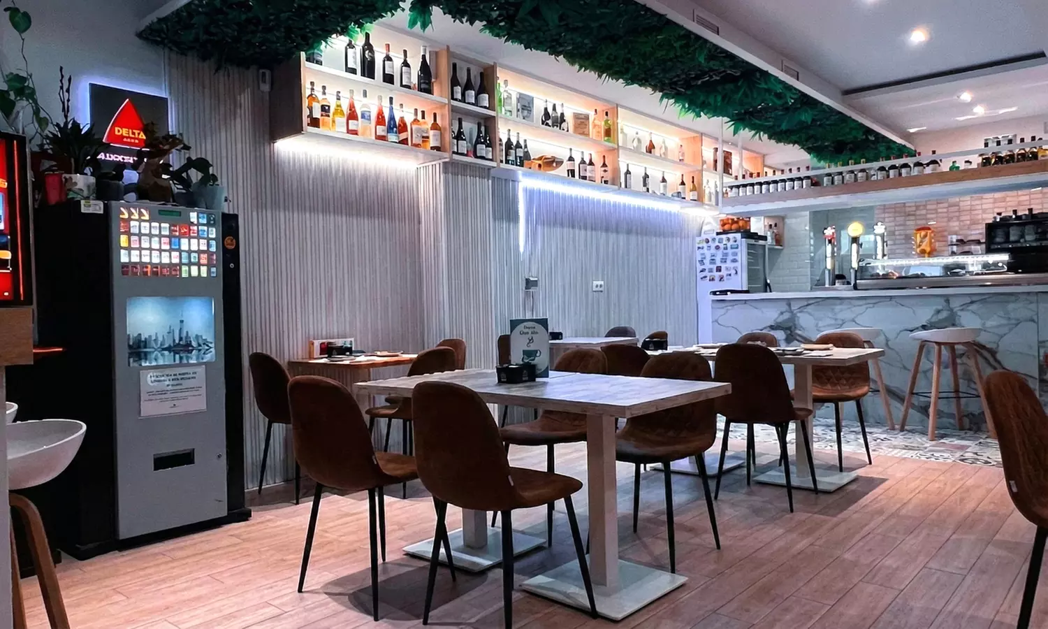 Menú de picoteo para 2 o 4 personas con raciones y bebidas