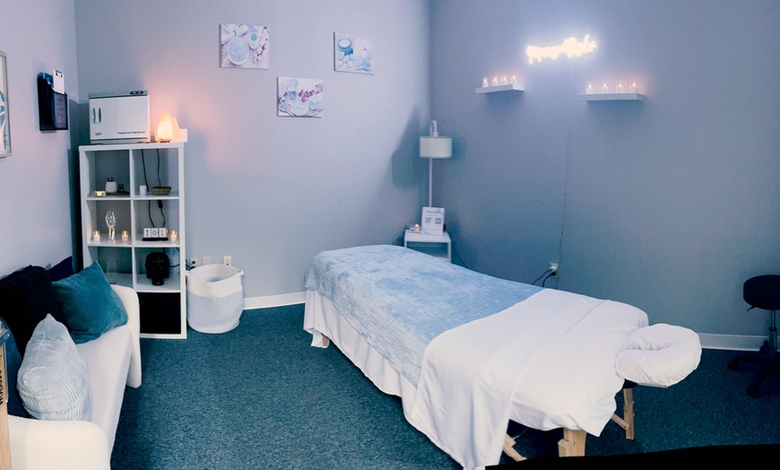 Image 2: 75 or 90 Minutes of Relaxing Massages of Your Choice and Style