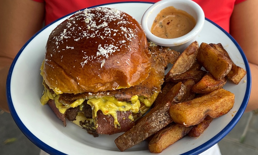 Image 2: Menú Smash Burguers con entrantes, hamburguesas y bebidas