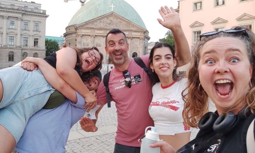 Image 3: City Walking Tour durch Berlin für 1 - 6 Personen