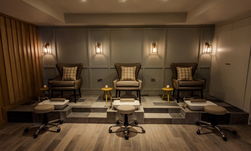Image 6: 50-Min Luxury Pamper Package w/ Refreshment, Pool, and More for 1 or 2