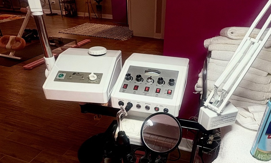 Image 3: Body Sculpting with 2, 4, or 6 Cavitation & Cellulite Sessions 