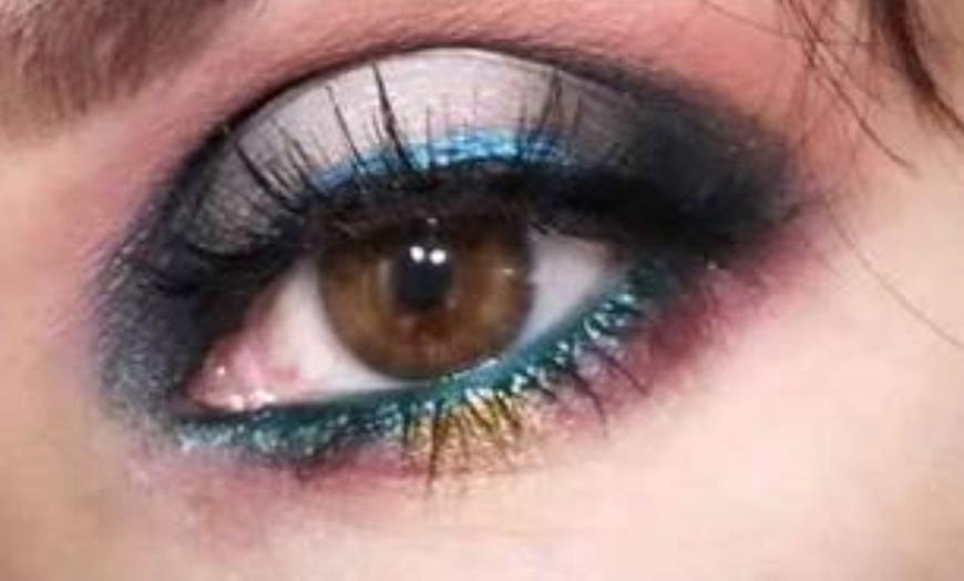 Image 2: Maquillaje y peluquería a domicilio para eventos o para novia