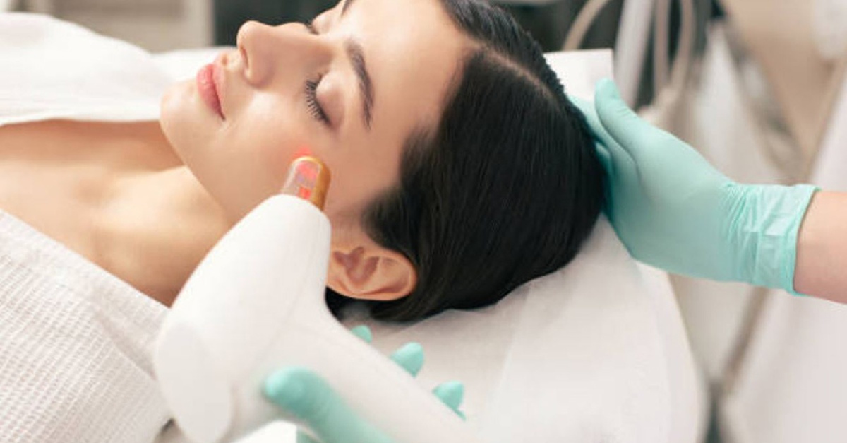 Tratamiento facial con láser y velo de colágeno en Valencia