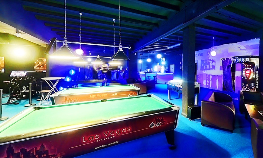 Image 2: Gaming Paket: Lasertag, Lightjumper + Pizza & Getränk für 1-8 Personen