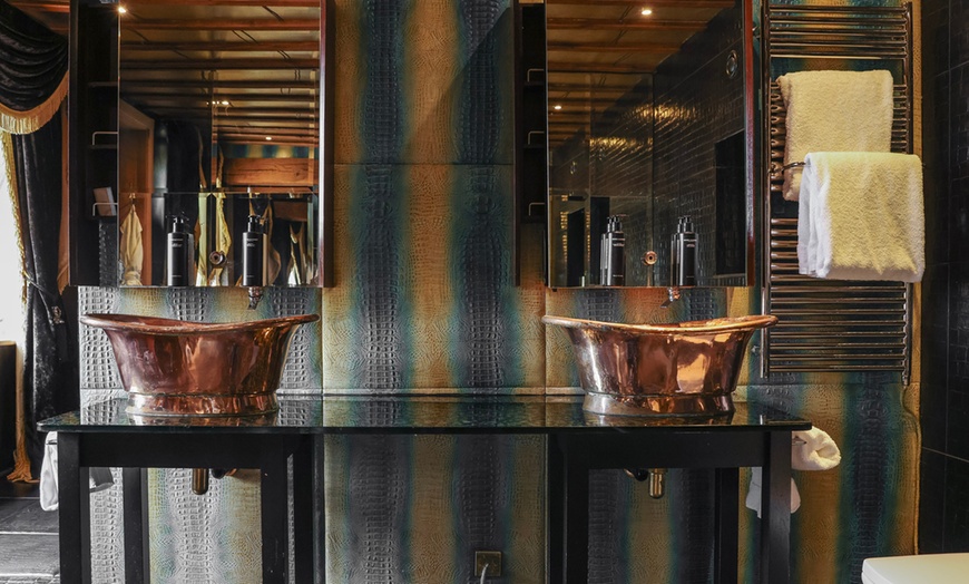 Image 20: 5* Decadent Hotel Break for Two with English or Thai Dining experience