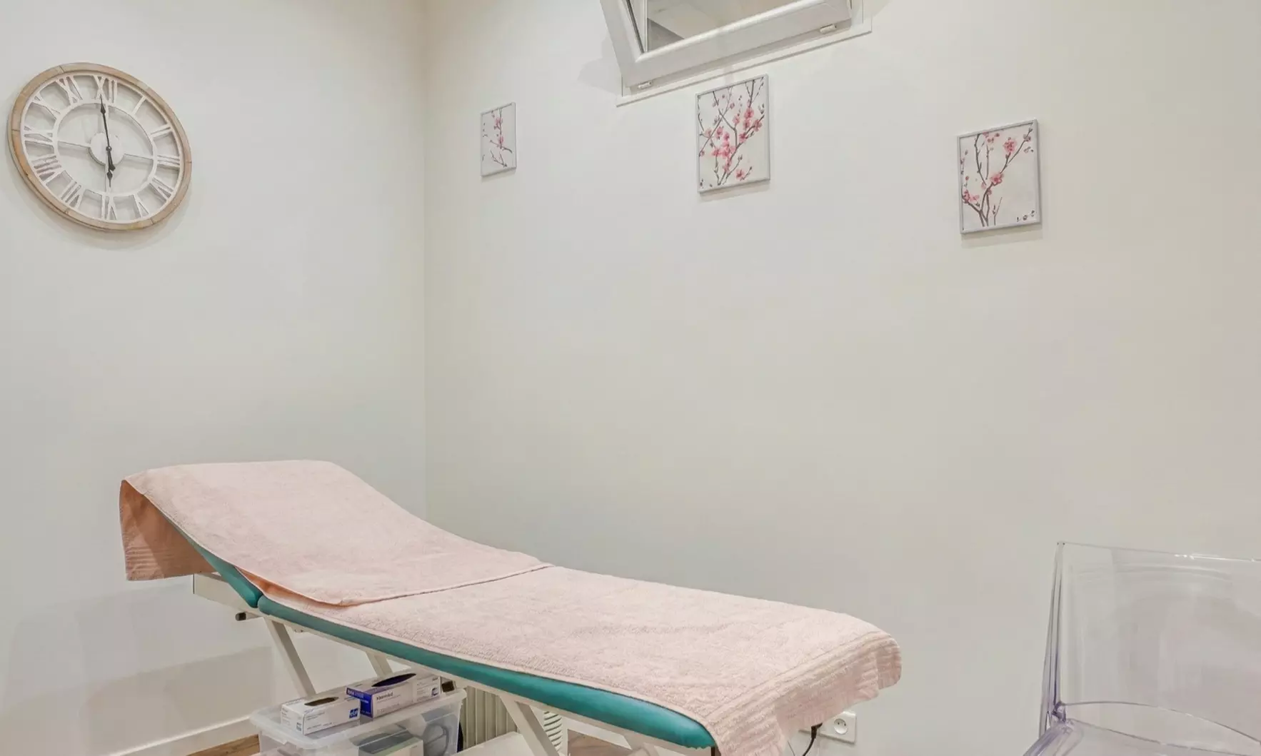 Massage relaxant et soin du visage détox en option à Levallois-Perret