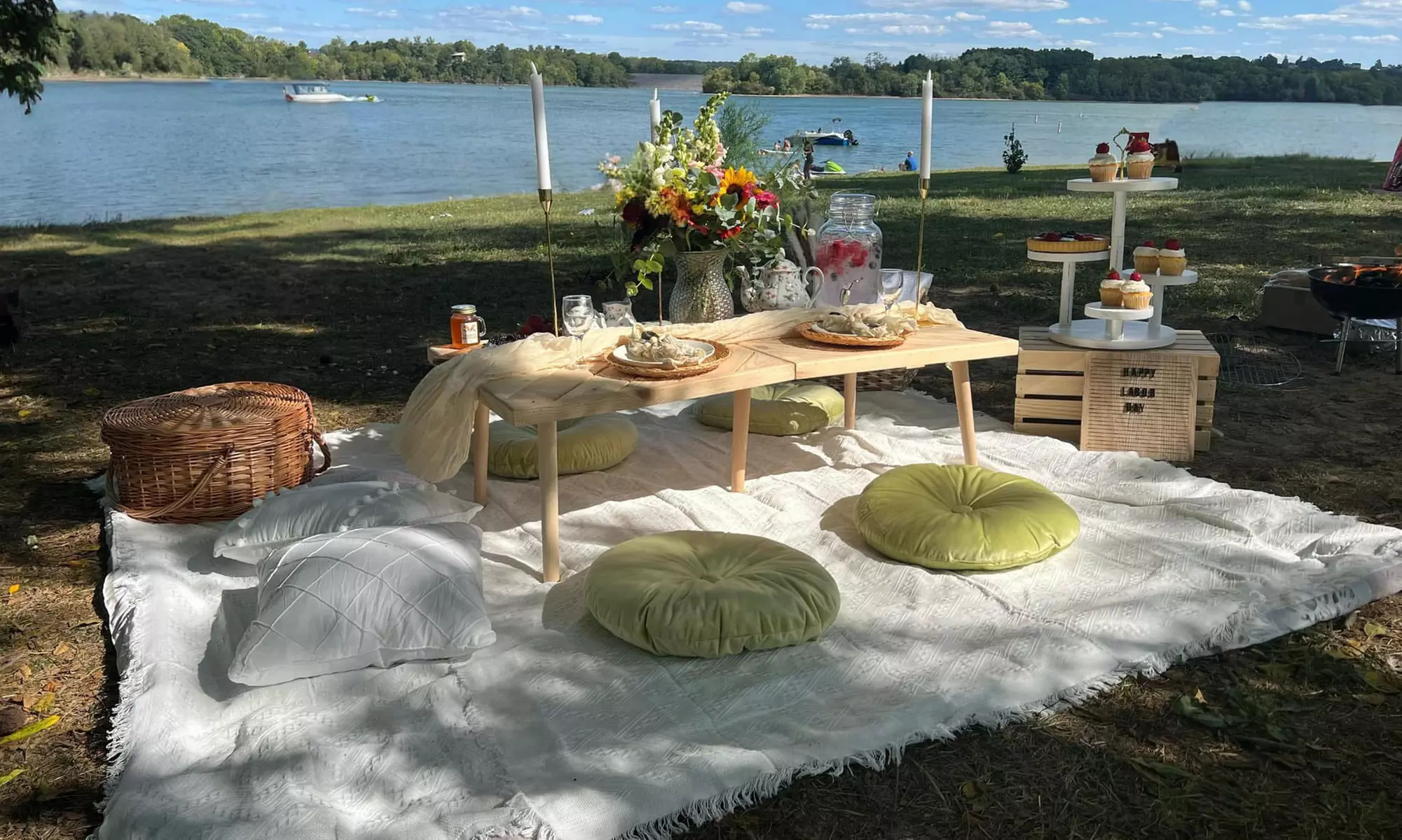 Elegant Picnics for Couples, Groups with Themed Décor for Two or Four