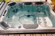 Un instant apaisant pour 1 ou 2 personnes avec accès au bain à remous (jusqu'à 25% de remise) - Second Medium