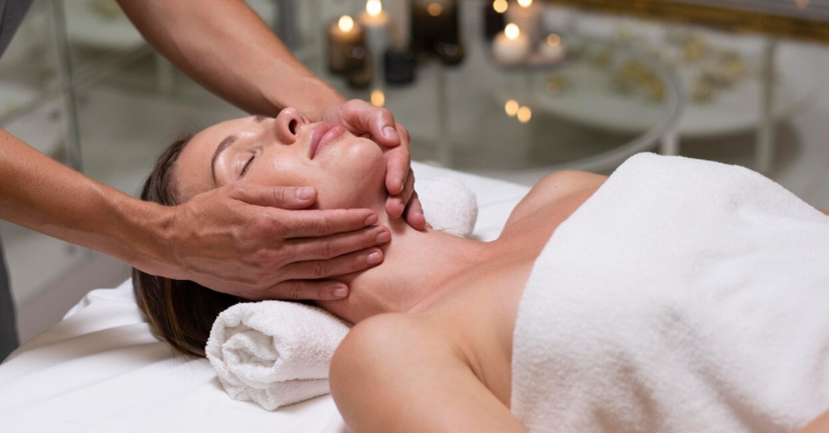 Masaje facial y craneal con mascarilla en Tenerife