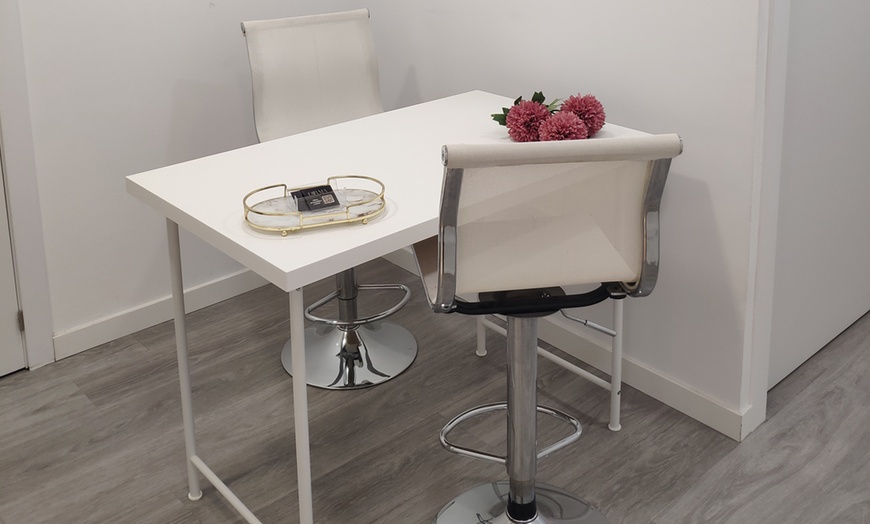 Image 3: Tratamiento facial con 1 o 2 viales de 1 ml de relleno dérmico 