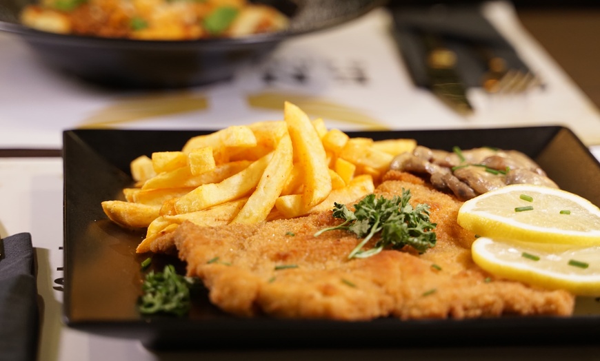 Image 1: Schnitzel nach Wahl inkl. Beilagensalat für 1 bis 4 Personen