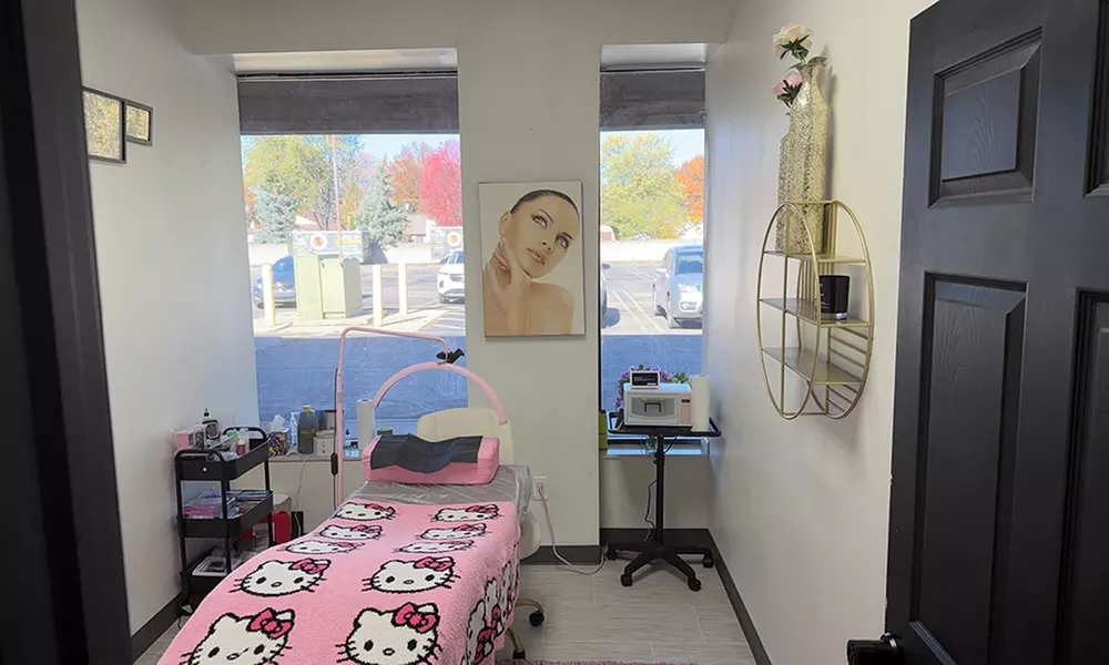 Full Set of Classic / Hybrid or Wet Set / Volume Eyelash Extensions