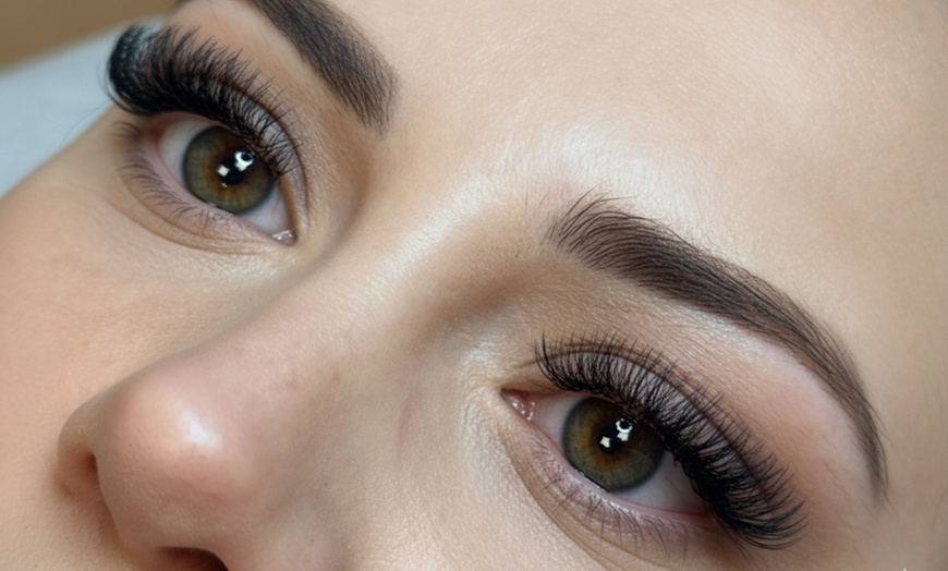 Image 2: Wimpern-Lifting und Färben für 1 oder 2 Personen