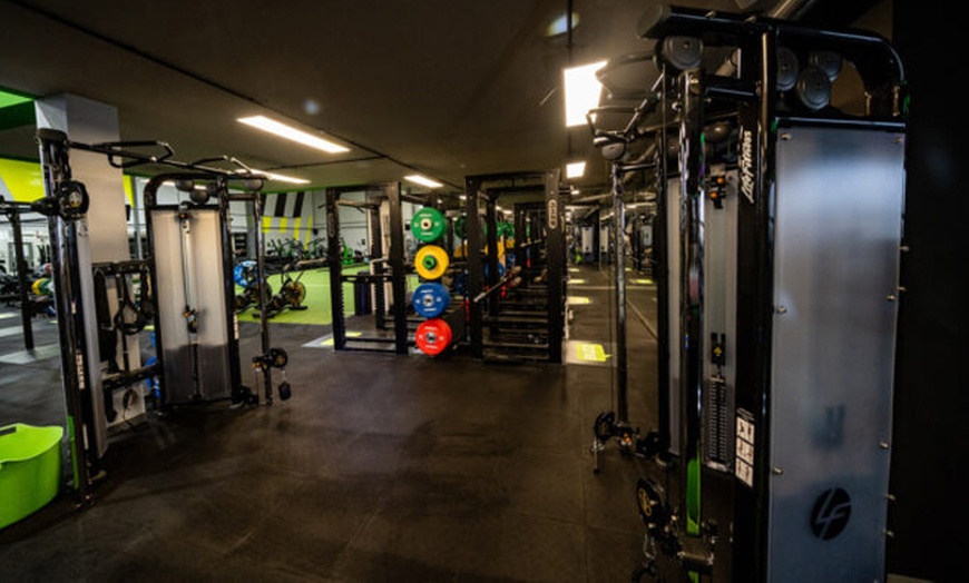 Image 6: Unlock Premium Fitness: Buzz Gym Multi-Site Membership! 