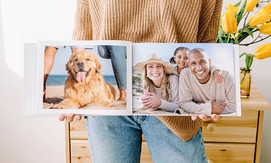 Image 1: Compact, chic en persoonlijk: vierkant fotoboek van 20 x 20 cm