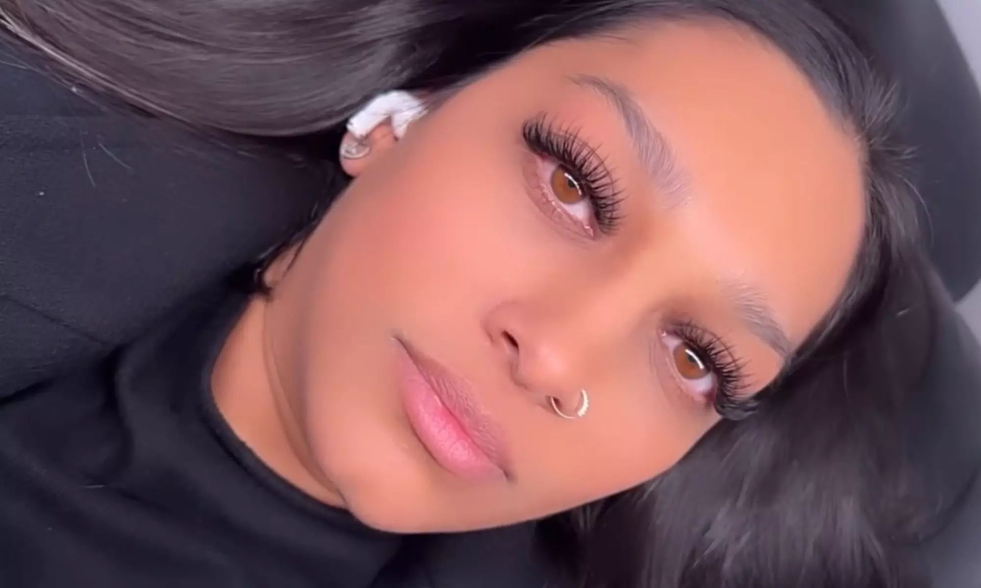 Get Classic Eyelash Extensions or Mega volume /Lash Strip