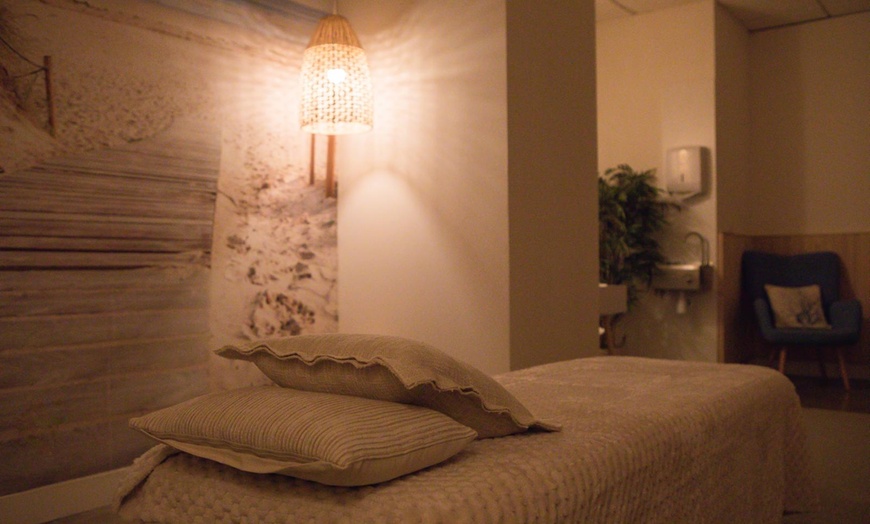 Image 6: Masaje relajante en pareja con opción a cava y bombones