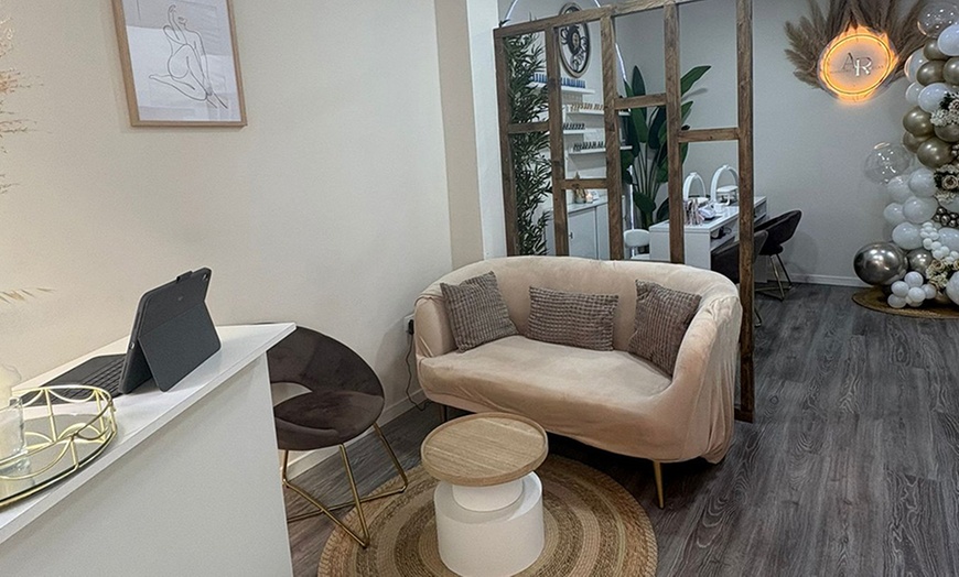 Image 3: Sesión de manicura y/o pedicura con esmaltado semipermanente