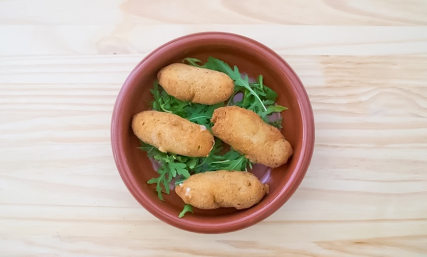 Image 5: Menú de hamburguesa o pizza para 2 o 4 con bebida y opción a postre