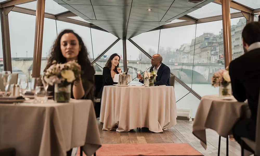 Déjeuner ou dîner croisière avec Bateaux Mouches