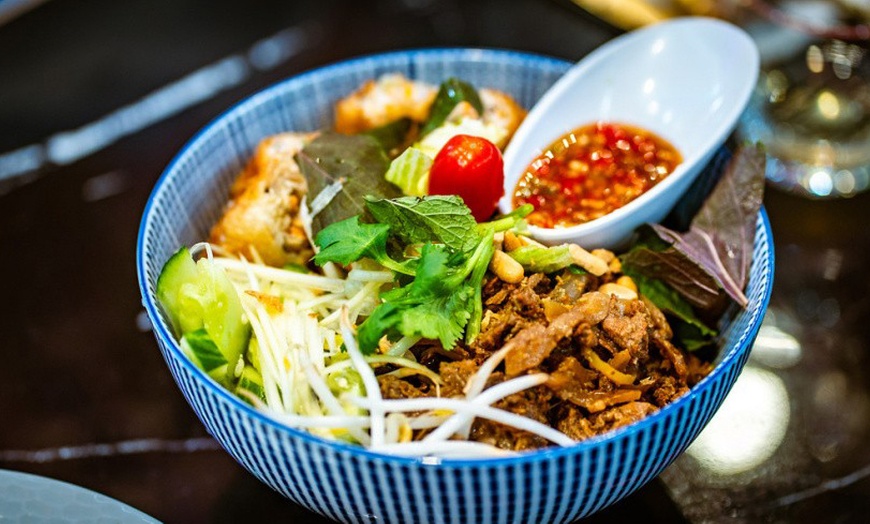 Image 8: Saveurs vietnamiennes authentiques : formules gourmandes pour 2