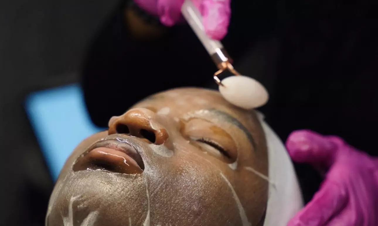 Get Glowing Skin: Deep Cleanse Facial - Women only