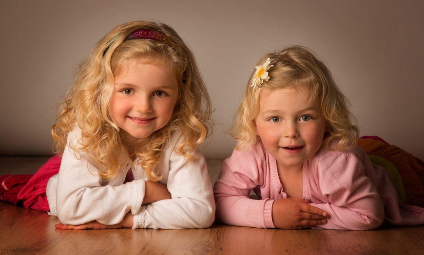 Image 9: Sibling Photoshoot With 8'' x 6'' Print at Barrett & Coe