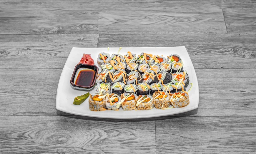 Image 3: Sushi Feast for Two: 30 or 50 Pieces + Drinks Included